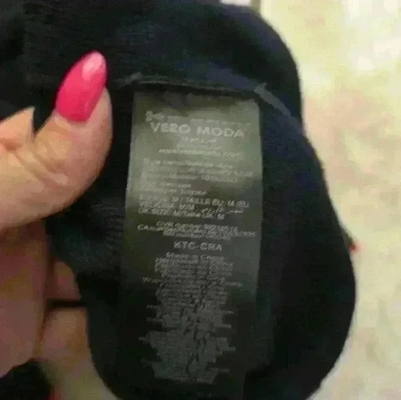 🌻VERA MODA NAVY TURTLENECK - Picture 2 of 3